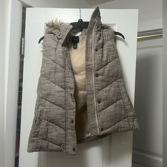 Gap puffy vest - Picture 3 of 5